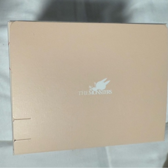 Pop Mart Authentic Labubu "Have A Seat" Plush figurine Blind Box!
POP MART - Picture 4 of 5